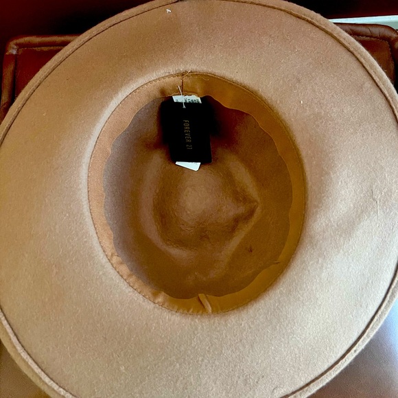 5 Forever 21 Hats for $45 Sale - Picture 6 of 16